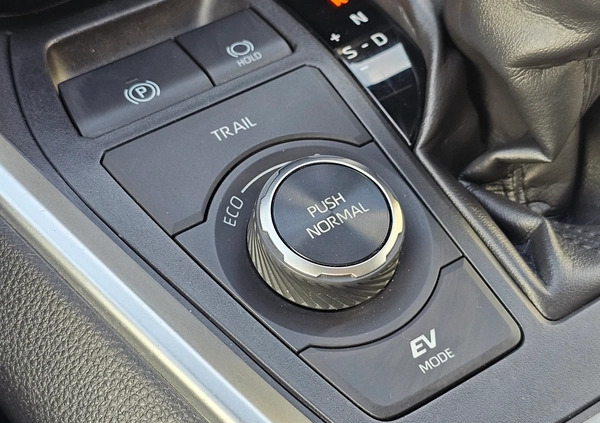 Toyota RAV4 cena 93900 przebieg: 178992, rok produkcji 2019 z Szlichtyngowa małe 742